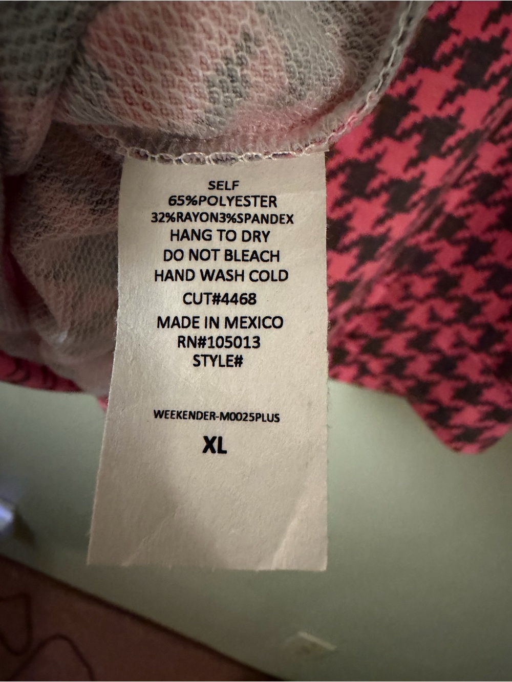 Dear Scarlett Pink and Gray Houndstooth Pullover top - Picture 4 of 4